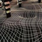 Este suelo de una tienda de videojuegos francesa es en realidad plano, pero da la sensación de tener zonas hundidas.