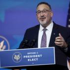 Miguel Cardona. Meriden (Connecticut), 1975. Secretario de Educaci&oacute;n de EEUU.