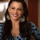 La exuberante y parlanchina Gloria entra en la familia como un verdadero hurac&aacute;n, gan&aacute;ndose el cari&ntilde;o de unos y la desconfianza de otros.