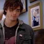 El ingenuo y bonach&oacute;n novio de Haley apareci&oacute; en su vida en la primera temporada, cuando solo so&ntilde;aba con ser estrella del rock.