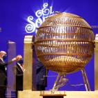 Vista del bombo antes del sorteo de la Lotería de Navidad.