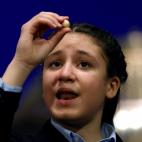 Una niña del Colegio de San Ildefonso canta un quinto premio, el 34345.