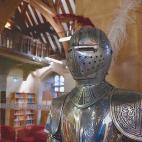 Armadura medieval ¿del siglo XII? dentro del castillo