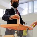 Pablo Casado, líder del PP, votando.