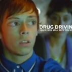 Anuncio del gobierno contra las drogas al manejar.