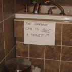 No queremos imaginar lo que encontraron en el basurero... Imgur vía Reddit.