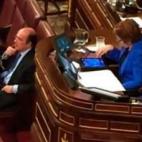 Pillada jugando al Candy Crush durante el debate del Estado de la Naci&oacute;n de 2015.
