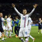 5c8b7fce230000dd0424e3e9