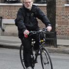 5c8b6125250000e203ca84b8