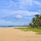 Largas extensiones de playa de arena, aguas limpias y claras como el cristal y numerosas lagunas, además de unos paisajes espectaculares harán las delicias del deportista. Aunque el esquí acuático es la actividad preferida, el mar calmado de...