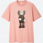 Camiseta diseñada por Kaws para Uniqlo.