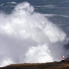 5c8b6207240000f7054d5744