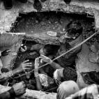 Autor de Bangladesh - Fotografía Social: Foto tomada tras el colapso de un edificio en Savar, a las afueras de Dhaka, Bangladesh.