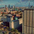 Es una de las visitas casi obligatorias de Londres. Esta noria de observación fue construida para celebrar el cambio de milenio e inaugurada el 31 de diciembre de 1999. Con sus 120 metros de diámetro es la noria más alta de Europa. Las vista...