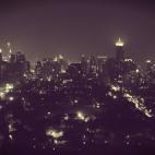 En los últimos años ha surgido una nueva tendencia que ha reinventado la noche en Bangkok, se trata de la aparición de sky bars o lujosos bares en las terrazas de algunos de sus rascacielos más altos (en su mayoría hoteles). Las bebidas en ...