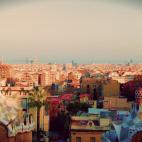 El Park Güell es probablemente una de las atracciones turísticas más importantes de la Ciudad Condal. Diseñado por Antoni Gaudí, este parque iba a ser en realidad una zona residencial de estilo modernista, hogar de la burguesía catalana de...