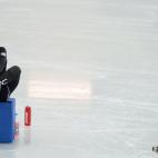 5c8b6990240000f404a4a6b7