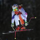 5c8b6992240000f404a4a6bf