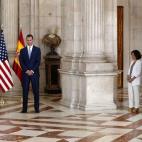 Soraya Sáenz de Santamaría, vicepresidente del Gobierno, José María García-Margallo, ministro de Exteriores, Pedro Morenés, ministro de Defensa, han representado al Gobierno en funciones en la recepción en el Palacio Real de Madrid.