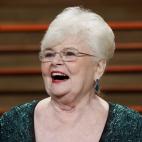 June Squibb, nominada a mejor Actriz de Reparto por Nebraska, sonríe a su llegada a la gala.