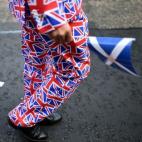 5c8b32c4250000e203ca4928