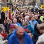 Largas filas para entrar a la catedral.
