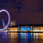 En la orilla del Támesis, el London Eye es la noria más alta del mundo. Tarda media hora en hacer el recorrido pero, una vez arriba, se tienen unas vista impresionantes de Londres. Ver más fotos del London Eye.