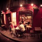 Montmartre es el barrio parisino de los artistas y los pintores, de aire bohemio. El Moulin Rouge y la Basílica del Sagrado Corazón están aquí. Ver más fotos de Montmartre.