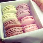 El macarron es una galleta muy colorida y dulce elaborada con huevo, almendra y azúcar y, aunque parezca poca cosa, dicen que hacerlos bien es casi una obra de arte. Ver más restaurantes de París.