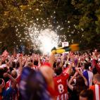 Las inmediaciones de la plaza de Neptuno acogieron aglomeraciones desde la tarde