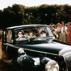 La reina Isabel con sus hijos en 1957.