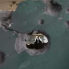 Dos jóvenes palestinas observan los daños que los bombardeos israelíes han provocado en su escuela del barrio de Al-Sheiaeiya, al este de Gaza.