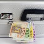 El PP también ha vetado durante esta legislatura la creación de una comisión de investigación sobre la amnistía fiscal. Los socialistas querían que Rajoy explicara la finalidad de esta medida, gracias a la cual Bárcenas habría regulariza...