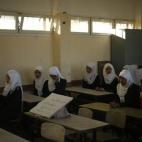 La silla vacía de Najeah al-Helo, una estudiante de 14 años que murió durante los bombardeos de Israel sobre Gaza.