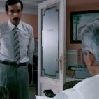 "&iquest;Qu&eacute; quieres, llamar a la polic&iacute;a, que venga la prensa y se monte un esc&aacute;ndalo?". "&iquest;Qu&eacute; esc&aacute;ndalo? &iexcl;Si un ejecutivo ha arramblado con 52 millones!". Cap&iacute;tulo 60