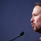 Gesto serio de Iglesias