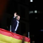 Santiago Abascal saluda a sus fans