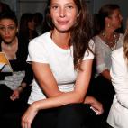 Es un gran defensora del yoga y lo ha practicado desde su adolescencia. Incluso aplicó métodos de respiración del yoga durante su parto natural para aliviar el dolor.