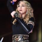 Hace algunos años fue sorprendida haciendo yoga en el pasillo de un avión