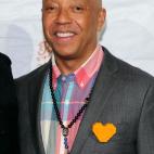 Basta con echar un vistazo a su cuenta de Twitter para ver referencias al yoga por todas partes.