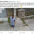 Google Maps ha captado a un conductor parado junto a una se&ntilde;ora del municipio zamorano de Carbajales de la Encomienda, que aparece dando instruccionesal conductor de Google alguna indicaci&oacute;n con el brazo.