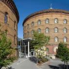 5c8b2182240000f404a42b30