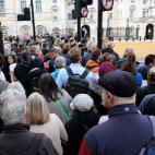 Miles de personas han abarrotado las calles de Londres para seguir el desfile y decir adiós a su monarca.