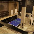 Discoteca con mesa de ping pong