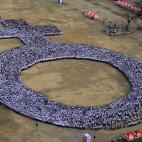 Cerca de 10.000 mujeres se han reunido en Manila para formar el símbolo de la mujer