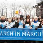 La modelo Naomi Campbell y otros famosos participan una marcha convocada por la ONU en Nueva York con motivo del Día Internacional de la Mujer.
