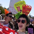 5c8b2761240000f7054cfde6