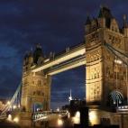 La capital inglesa, aunque no sea precisamente conocida por el buen tiempo, es la ciudad cosmopolita por excelencia. Visitar el Big Ben, verlo desde el London Eye, salir de compras por Picadilly Circus o descansar en Hyde Park son algunos de los...