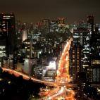 La capital japonesa es sin duda un referente en lo que a infraestructura se refiere, y es que Tokio es la mayor aglomeración urbana del mundo, con más de 36 millones de habitantes en su área metropolitana. Aunque la mayoría de sus edificios ...