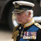 El rey Carlos III se ha mostrado emocionado en varios momentos en la despedida definitiva a su madre.